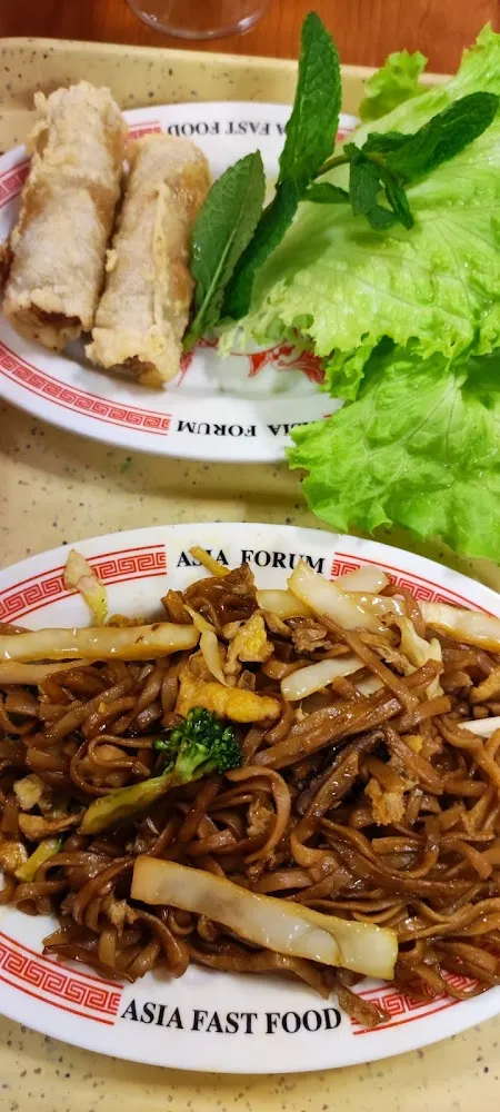 Pâtes de Riz Et Nems Au Poulet